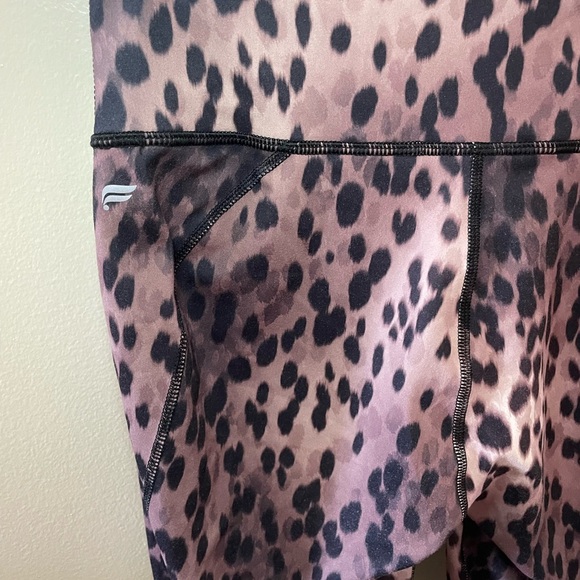 ✨Fabletics Leopard Print Leggings Size M #A1 - Picture 5 of 7